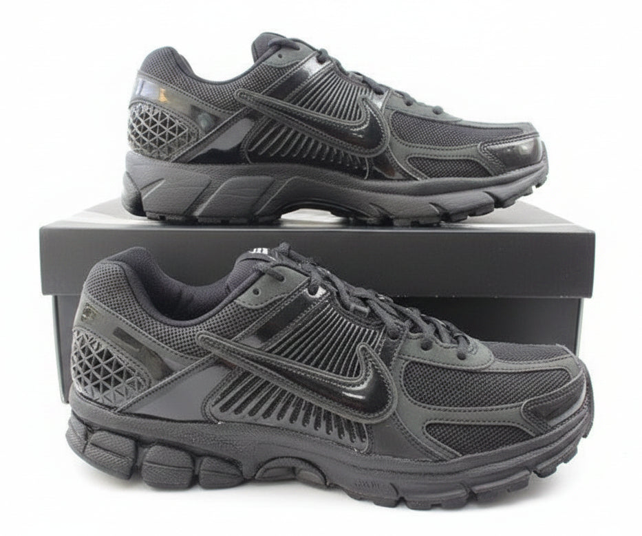 Nike Zoom Vomero 5 - Size UK 8