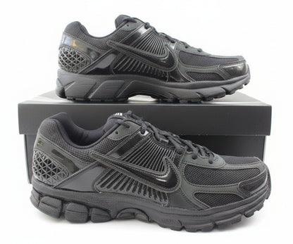 Nike Zoom Vomero 5 - Size UK 8