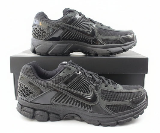 Nike Zoom Vomero 5 - Size UK 8
