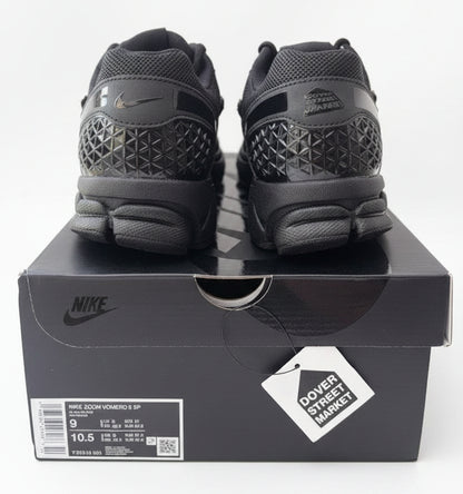 Nike Zoom Vomero 5 - Size UK 8