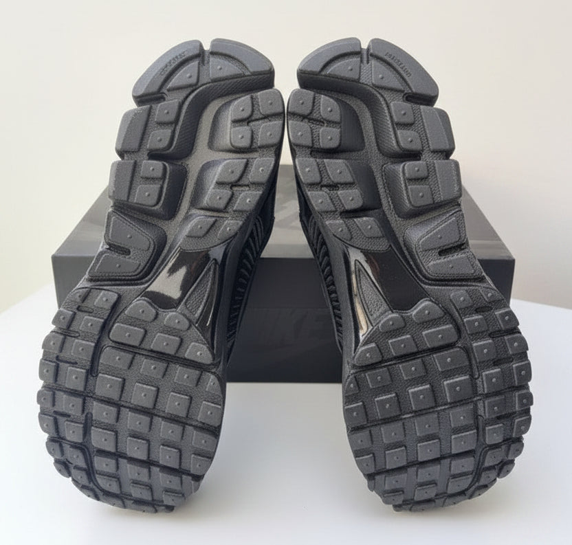 Nike Zoom Vomero 5 - Size UK 8